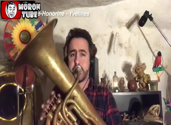 Video :To show solidarity for those impacted by COVID-19, 45 musicians remotely record a song